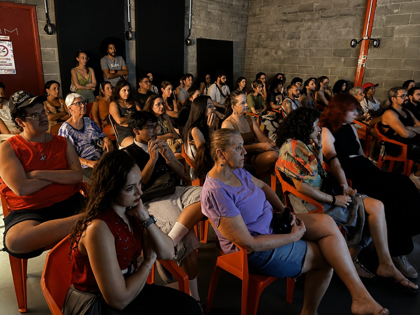 Sala cheia antes da sessão começar